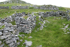 Ruined croft houses on Fuaigh Mòr in Loch Roag. The island was cleared of its inhabitants in 1841 and is now used only for grazing sheep.